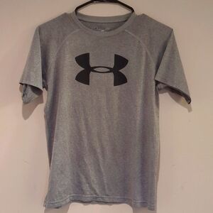Men's small Under Armour T-shirt like new